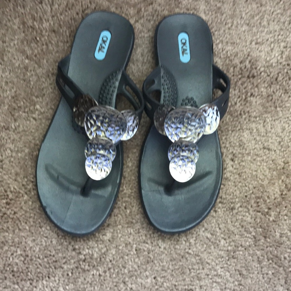 Oka b Sandal